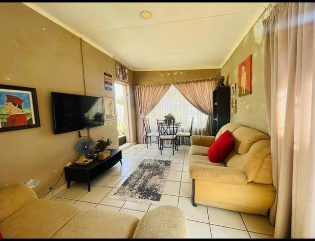 4 BEDROOM HOUSE FOR SALE IN SELCOURT